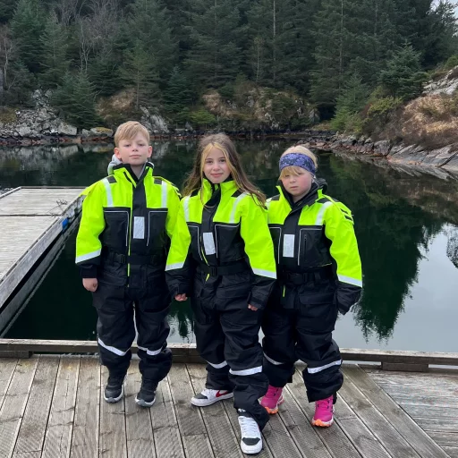 1852 Flytedress Barn 140 cm svart m/fluor gul