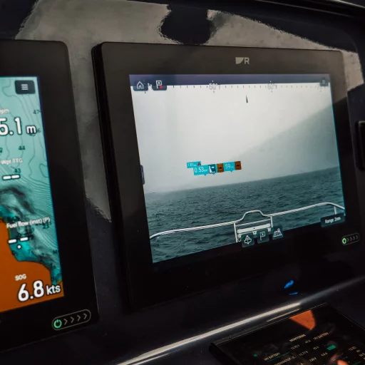 AXIOM+ 12 RV, Multifunksjon 12" Display med RealVision 3D,600W ekkolodd, leveres med RV-100 hekkgiver og LightHouse kart Nord Europa