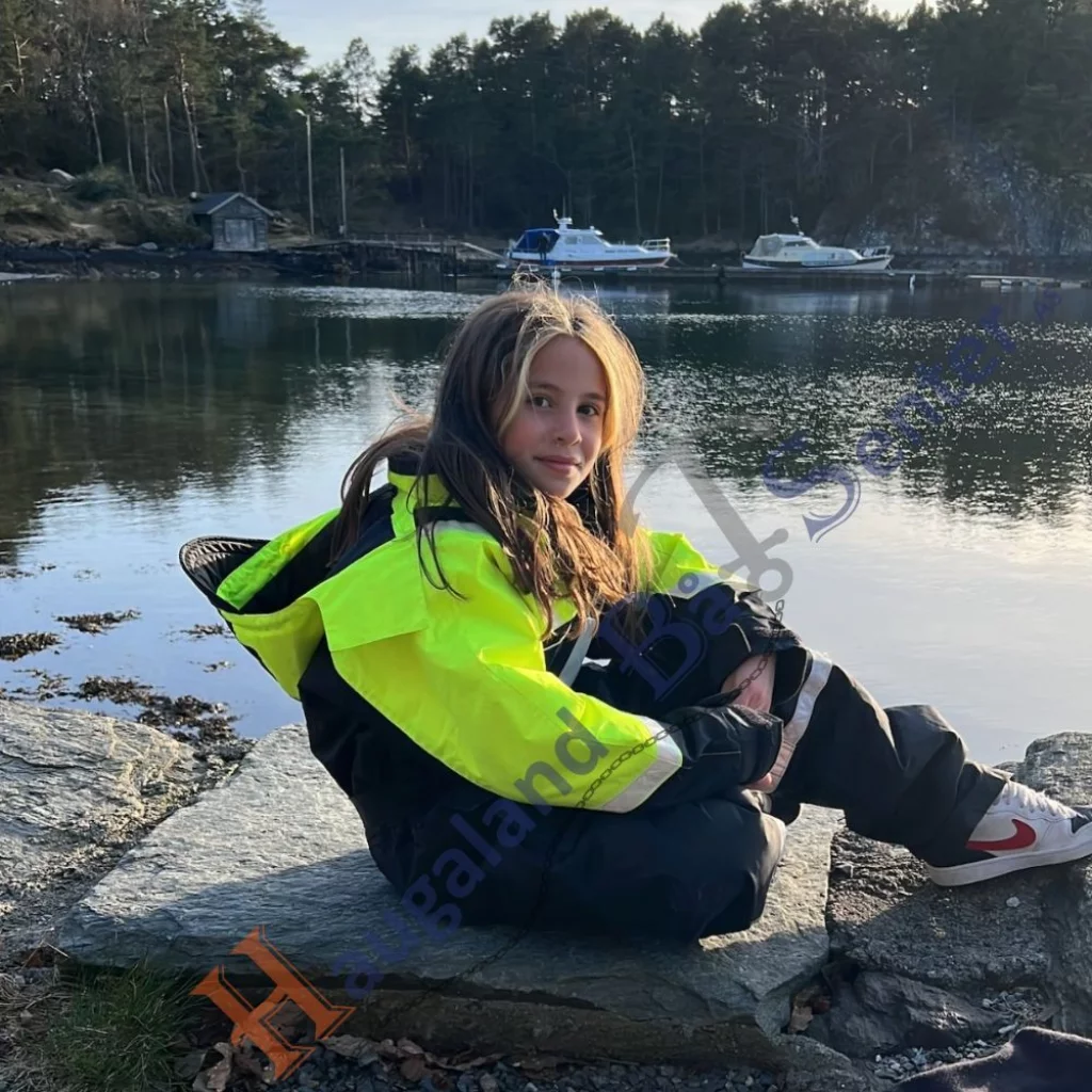 1852 Flytedress Barn 160 cm svart m/fluor gul