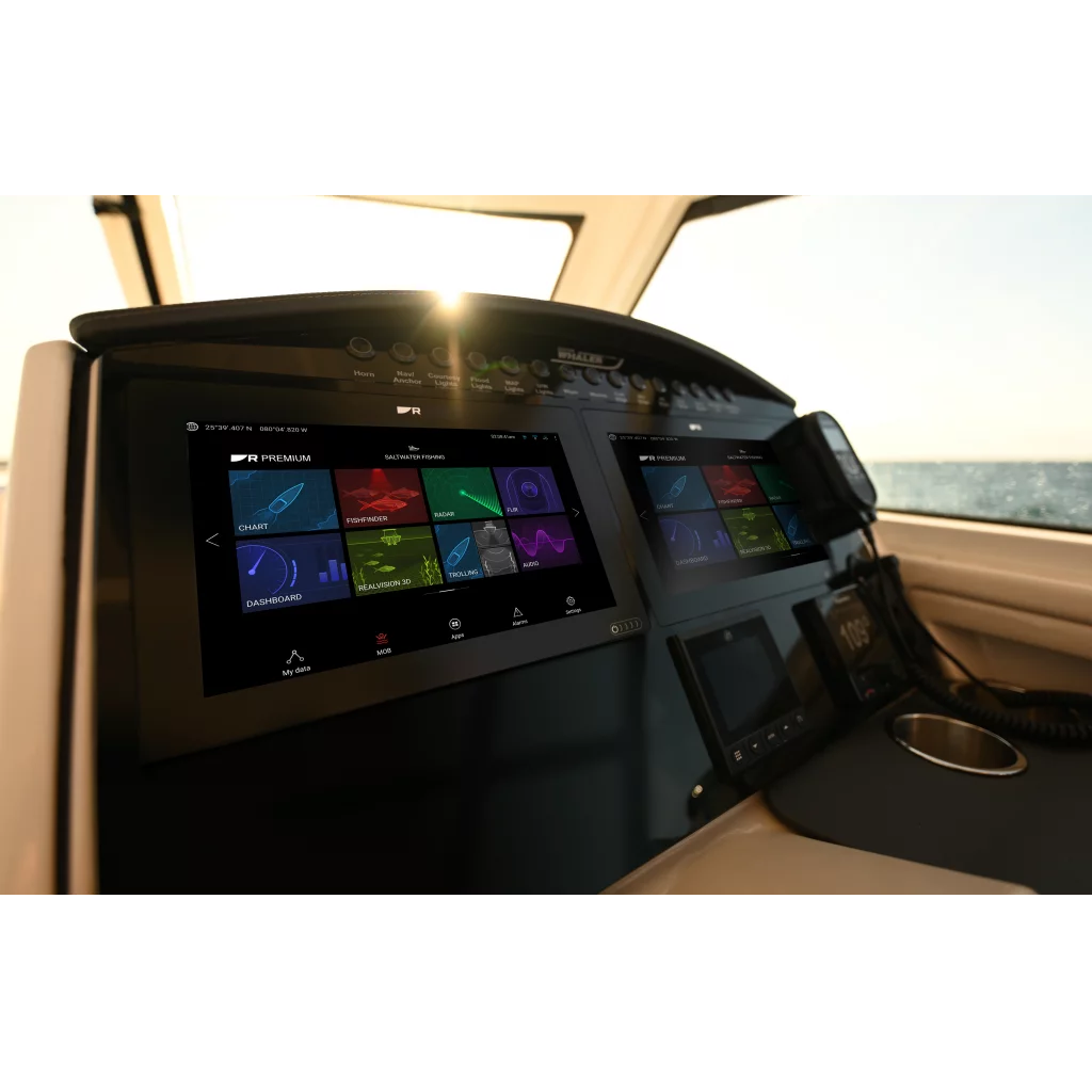 AXIOM+ 12 RV, Multifunksjon 12" Display med RealVision 3D,600W ekkolodd, leveres med RV-100 hekkgiver og LightHouse kart Nord Europa